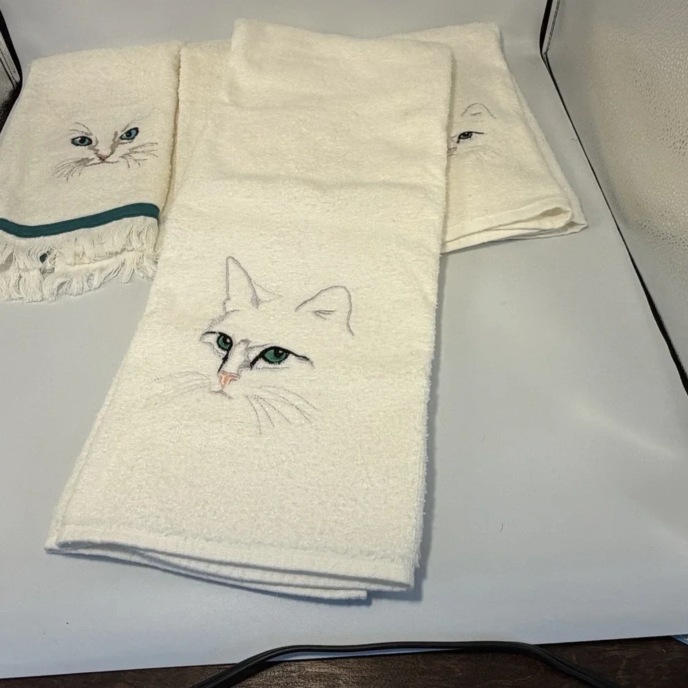 White Kitty Cat Towel/Hand Towel/R A Briggs‎ Set 4 pieces Bath Embroidered